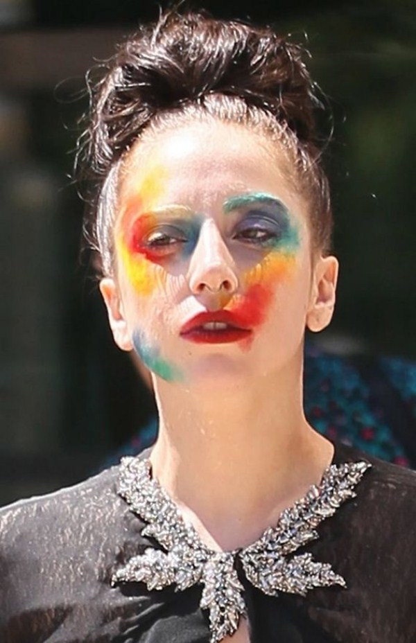 Леди Гагагийн өвөрмөц нүүр будалт